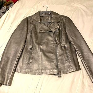 MAX STUDIO WOMEN’s large faux leather bomber in gunmetal silver.